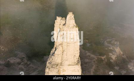 Fotografia aerea di Chimney Rock, un sito storico nazionale e punto di riferimento vicino al fiume North Platte che ha contribuito a guidare i pionieri lungo l'Oregon TR Foto Stock