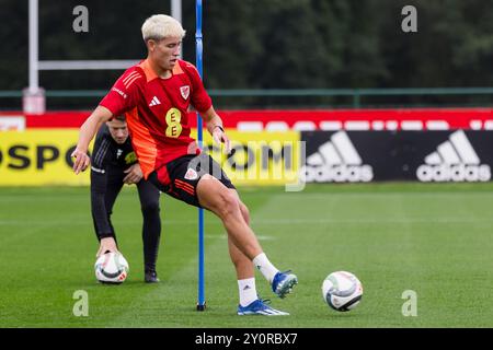 PONTYCLUN, GALLES - 2 SETTEMBRE 2024: Rubin Colwill del Galles durante una sessione di allenamento maschile gallese presso il vale Resort in vista della Nazione UEFA 2025 Foto Stock
