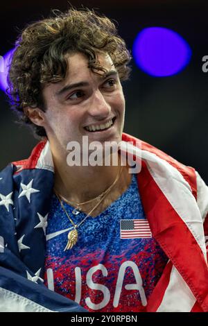 Parigi, Ile de France, Francia. 3 settembre 2024. 3 settembre 2024: EZRA FRECH del team USA vince la medaglia d'oro per il salto in alto maschile - T63 nello Stade de France alle Paralimpiadi di Parigi 2024. (Immagine di credito: © Mark Edward Harris/ZUMA Press Wire) SOLO PER USO EDITORIALE! Non per USO commerciale! Foto Stock