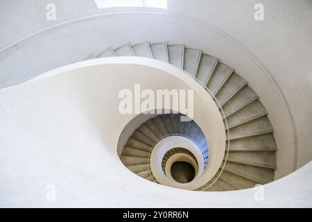 Scala a chiocciola, Museo Unterlinden, Museo Unterlinden, nuovo edificio degli architetti Herzog e de Meuron, Colmar, Alsazia, Francia, Europa Foto Stock