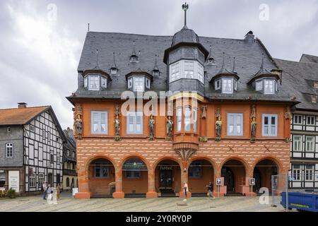 Questo ex edificio dei sarti dell'abbigliamento fu costruito nel 1494 sulle fondamenta della prima casa delle corporazioni del 1274. L'associazione medievale di Long- Foto Stock