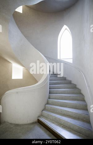 Scala a chiocciola, Museo Unterlinden, Museo Unterlinden, nuovo edificio degli architetti Herzog e de Meuron, Colmar, Alsazia, Francia, Europa Foto Stock