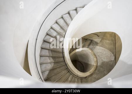 Scala a chiocciola, Museo Unterlinden, Museo Unterlinden, nuovo edificio degli architetti Herzog e de Meuron, Colmar, Alsazia, Francia, Europa Foto Stock