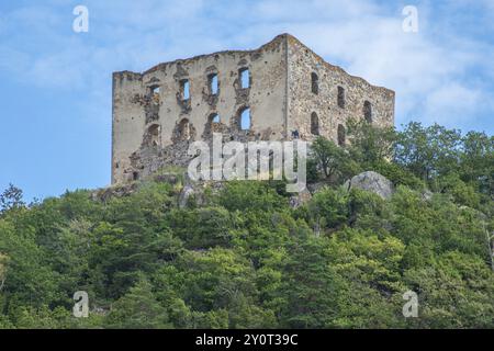 Rovine del castello di Brahehus a Graenna, costruito da per Brahe nel 1637 e bruciato nel 1708, comune di Joenkoeping, contea di Smaland, Svezia, Scandinavia, UE Foto Stock