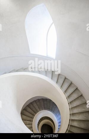 Scala a chiocciola, Museo Unterlinden, Museo Unterlinden, nuovo edificio degli architetti Herzog e de Meuron, Colmar, Alsazia, Francia, Europa Foto Stock