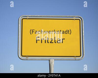 Insegna cittadina per la città a graticcio di Fritzlar Foto Stock