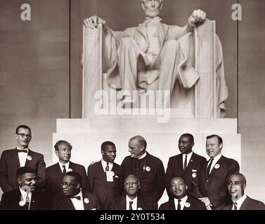 I leader dei diritti civili si riunirono sotto la statua di Abraham Lincoln al Lincoln Memorial il 28 agosto 1963, durante la marcia su Washington per il lavoro e la libertà, dove Martin Luther King Jr. Tenne il suo famoso discorso "i have a Dream". Foto Stock