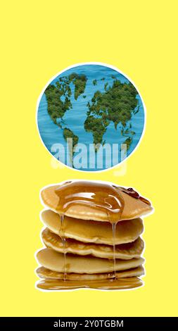 Una pila di pancake con una mappa del mondo in cima. I pancake sono ricoperti di sciroppo e la mappa è verde e blu. Giornata mondiale del cibo. Arte collage Foto Stock