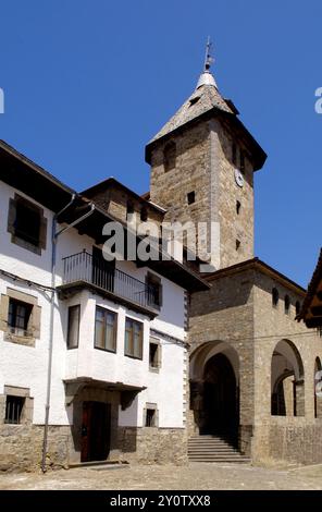 Chiesa di San Juan Evangelista , Ochagavia, Valle di Salazar, Navarra, Spagna Foto Stock