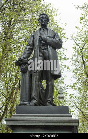 AMSTERDAM, PAESI BASSI - 08 MAGGIO 2012: Statua di Johan Rudolf Thorbecke a Nieuwemarkt Foto Stock