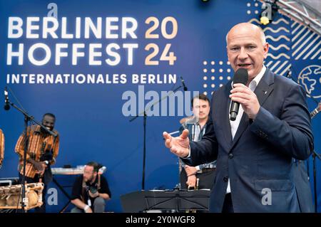 Kai Wegner beim 22. Berliner Hoffest am Roten Rathaus. Berlino, 03.09.2024 *** Kai Wegner al 22 Berlin Court Festival al Rotes Rathaus Berlin, 03 09 2024 foto:XS.xZeitzx/xFuturexImagex hoffest 4907 Foto Stock