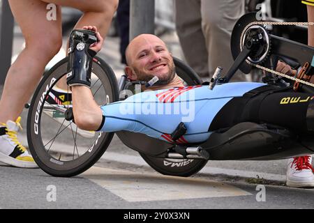 Parigi, Francia. 4 settembre 2024. L'atleta paralimpico belga Maxime Hordies nella foto festeggia dopo la cronometro della categoria MH1 maschile, nella para-ciclismo, il giorno 8 dei Giochi Paralimpici estivi 2024 a Parigi, Francia, mercoledì 04 settembre 2024. Le 17 Paralimpiadi si svolgeranno dal 28 agosto all'8 settembre 2024 a Parigi. BELGA PHOTO LAURIE DIEFFEMBACQ credito: Belga News Agency/Alamy Live News Foto Stock