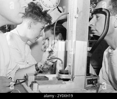 Effettivo 26-1951: Può essere usato come pilota. All'Institute of Aviation Medicine dell'aeronautica norvegese, gli aspiranti vengono testati per vedere se possono diventare piloti. Foto: Sverre A. Børretzen / Aktuell / NTB ***la foto non viene elaborata*** il testo dell'immagine viene tradotto automaticamente Foto Stock