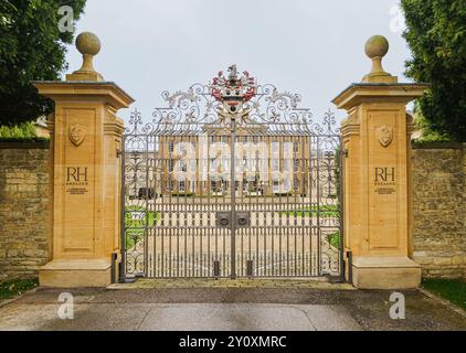 Aynhoe Hall - ampia ristrutturazione di Restoration hardware (RH). Rinominato "RH England The Gallery at Aynho Park". Retail e settore alberghiero di fascia alta. Foto Stock