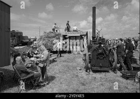 SAINT BURYAN ST BURYAN, RALLY DI VAPORE E TRATTORE E MOSTRA DI AUTO D'EPOCA, BICI E CANI Foto Stock