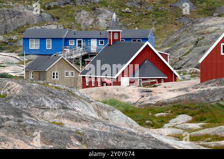 Il remoto villaggio di aappilattoq è praticamente inaccessibile via terra Foto Stock