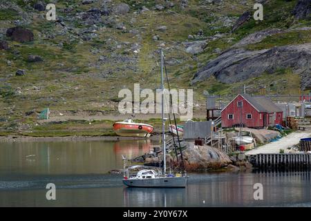 Il remoto villaggio di aappilattoq è praticamente inaccessibile via terra Foto Stock