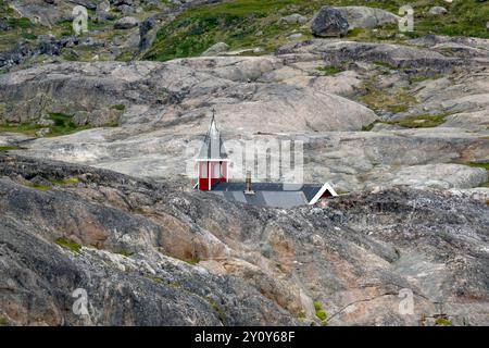 Il remoto villaggio di aappilattoq è praticamente inaccessibile via terra Foto Stock