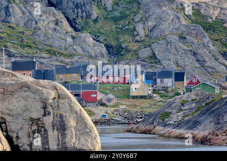 Il remoto villaggio di aappilattoq è praticamente inaccessibile via terra Foto Stock