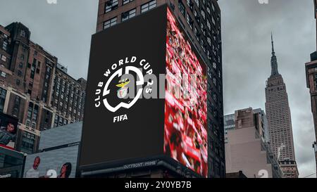 Mockup come esempio per il marketing di cartelloni pubblicitari per la Coppa del mondo FIFA Club 25, SL Benfica, New York City, NY, SOLO EDITORIALE USA! Foto Stock