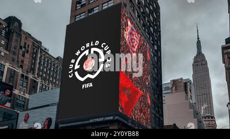 Mockup come esempio per il marketing di cartelloni pubblicitari per la Coppa del mondo FIFA Club 25, Wydad AC, New York City, NY, SOLO EDITORIALE USA! Foto Stock