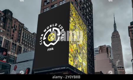 Mockup come esempio per il marketing di cartelloni pubblicitari per la Coppa del mondo FIFA Club 25, Borussia Dortmund, New York City, NY, SOLO EDITORIALE USA! Foto Stock