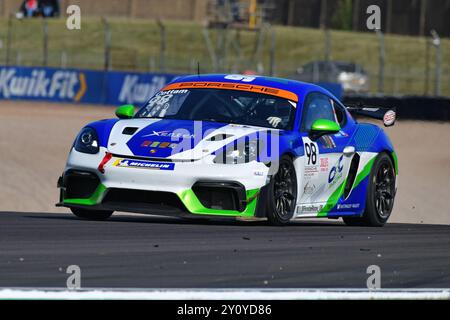 Oliver Cottam, Porsche 718 Cayman GT4 RS Clubsport, Xentek Motorsport, Porsche Sprint Challenge Gran Bretagna 2024, una singola serie di marchi con tutti i dr Foto Stock