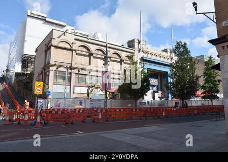 Glasgow - 4 settembre 2024: O2 ABC Sauchiehall Street. I lavori iniziano alla demolizione dopo l'incendio del 2018 che distrusse anche l'edificio della Glasgow School of Art Mackintosh Foto Stock