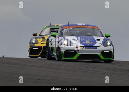 Oliver Cottam, Porsche 718 Cayman GT4 RS Clubsport, Xentek Motorsport, Porsche Sprint Challenge Gran Bretagna 2024, una singola serie di marchi con tutti i dr Foto Stock