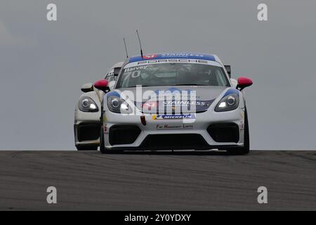 Samuel Harvey, Porsche 718 Cayman GT4 Clubsport, Xentek Motorsport, Porsche Sprint Challenge Gran Bretagna 2024, una singola serie di marchi con tutti i drive Foto Stock