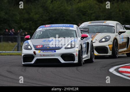 Samuel Harvey, Porsche 718 Cayman GT4 Clubsport, Xentek Motorsport, Porsche Sprint Challenge Gran Bretagna 2024, una singola serie di marchi con tutti i drive Foto Stock