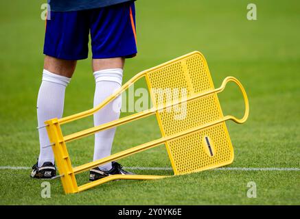 ZEIST - Un manichino di calcio di punizione durante una sessione di allenamento della nazionale olandese presso il KNVB Campus il 4 settembre 2024 a Zeist, Paesi Bassi. La nazionale olandese si sta preparando per la partita della UEFA Nations League contro la Bosnia-Erzegovina. ANP ROBIN VAN LONKHUIJSEN Foto Stock