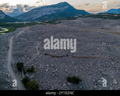 Frank Slide storico sito del disastro canadese che si affaccia sul Crowsnest Pass e sulle Montagne Rocciose canadesi in Alberta Canada. Foto Stock