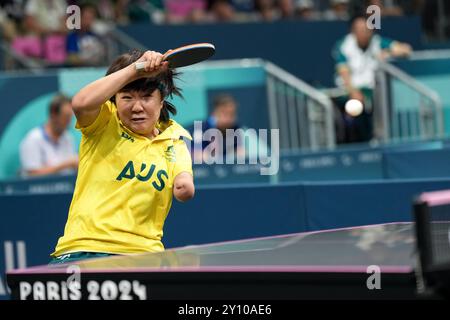 Parigi, Francia. 4 settembre 2024. Yang Qian dell'Australia gareggia durante la finale di singolo femminile di Para Table Tennis WS10 contro la Polonia Natalia Partyka ai Giochi Paralimpici di Parigi 2024, in Francia, 4 settembre 2024. Crediti: Zhang Cheng/Xinhua/Alamy Live News Foto Stock