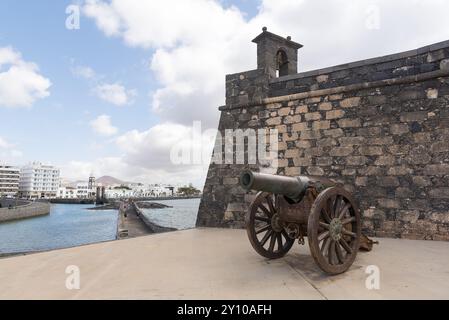 Canone di bronzo situato nel Castillo de San Gabriel, Areccife, Lanzarote, Spagna Foto Stock