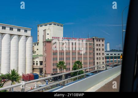 Singapore - 13 giugno 2024: Edificio prima Limited sulla strada dall'aeroporto Changi alla città Foto Stock