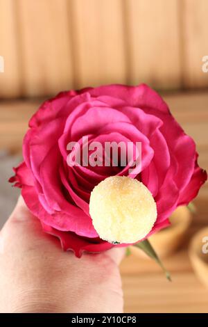 dolci decorati, preparati per feste o come dessert Foto Stock