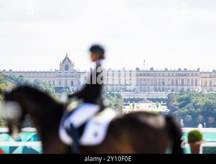 PARIGI, FRANCIA - 04 SETTEMBRE: Isabell Nowak (GER) con il cavallo Siracusa Old durante le competizioni equestri Para (Dressage) al Chaeteau de Versailles dei Giochi Paralimpici estivi di Parigi 2024 il 04 settembre 2024 a Parigi, Francia. (Foto di Mika Volkmann) credito: Mika Volkmann/Alamy Live News Foto Stock