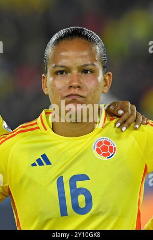 Bogotà, Colombia. 3 settembre 2024. Juana Ortegon, colombiana, durante l'inno nazionale precedente la partita del gruppo A della Coppa del mondo femminile Colombia 2024 tra Colombia e Camerun, allo stadio El Campin, a Bogotà il 3 settembre 2024. Foto: Julian Medina/DiaEsportivo/Alamy Live News crediti: DiaEsportivo/Alamy Live News Foto Stock