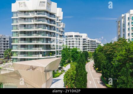 Singapore - 13 giugno 2024: Splendida mattinata al Keppel Bay Luxury Residences. Keppel Bay è il gioiello della costa meridionale di Singapore Foto Stock