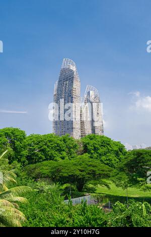 Singapore - 13 giugno 2024: Keppel Bay è un lussuoso complesso residenziale sul lungomare. Questo lussuoso complesso residenziale fronte mare ha ricevuto molti design Foto Stock