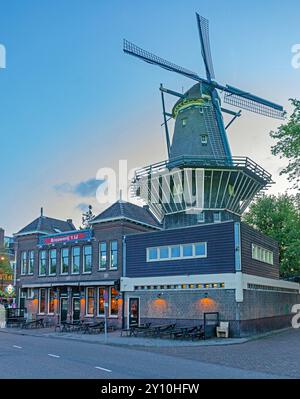 Mulino a Vento E Canale Kinderdijk, in Olanda O Nei Paesi Bassi. So Dell'Unesco Fotografia