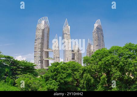 Singapore - 13 giugno 2024: Keppel Bay è un lussuoso complesso residenziale sul lungomare. Questo lussuoso complesso residenziale fronte mare ha ricevuto molti design Foto Stock