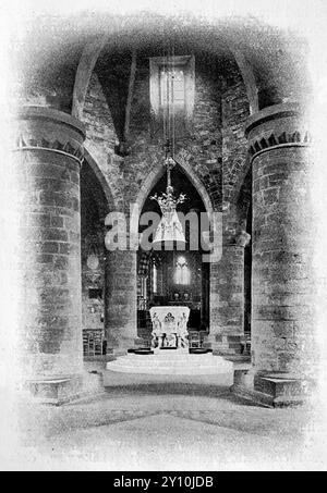 Interno della Chiesa del Santo Sepolcro, Sheep Street, Northampton – nota anche come “Chiesa Rotonda”. Da una serie di fotografie che celebrano il giubileo della Northampton Co-operative Society Ltd, (1870-1920). La Co-operative Society era una cooperativa britannica per i consumatori ed è oggi nota come Co-operative Group Ltd. Nel diciannovesimo e ventesimo secolo le cooperative erano gestite su base regionale. Foto Stock