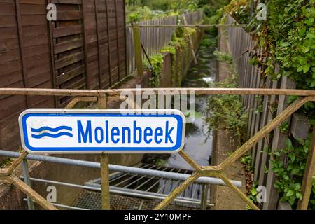 Bruxelles, Belgio. 4 settembre 2024. Un cartello introduce il torrente Molenbeek, a Bruxelles mercoledì 4 settembre 2024. BELGA FOTO NICOLAS MAETERLINCK credito: Belga News Agency/Alamy Live News Foto Stock