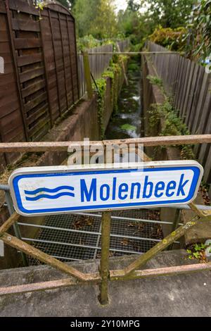 Bruxelles, Belgio. 4 settembre 2024. Un cartello introduce il torrente Molenbeek, a Bruxelles mercoledì 4 settembre 2024. BELGA FOTO NICOLAS MAETERLINCK credito: Belga News Agency/Alamy Live News Foto Stock