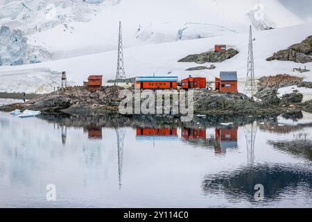 Stazione di ricerca argentina Almirante Brown, Paradise Bay, Penisola Antartica, Antartide Foto Stock