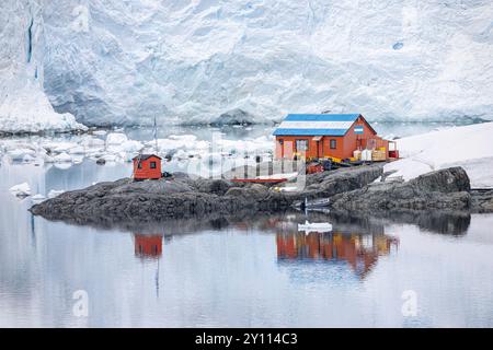 Stazione di ricerca argentina Almirante Brown, Paradise Bay, Penisola Antartica, Antartide Foto Stock