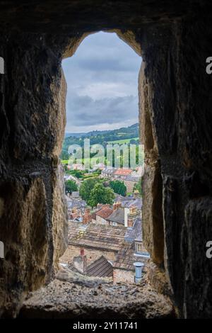 Richmond e Swaledale visti dal castello di Richmond, Richmond, North Yorkshire Foto Stock
