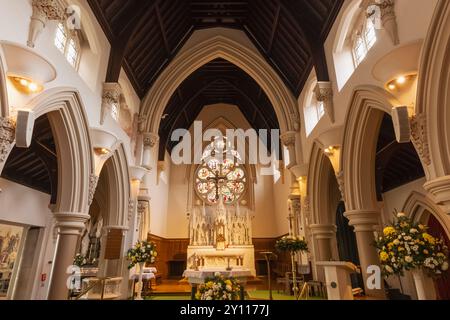 Inghilterra, Kent, Canterbury, chiesa cattolica e santuario di San Tommaso di Canterbury, vista interna Foto Stock